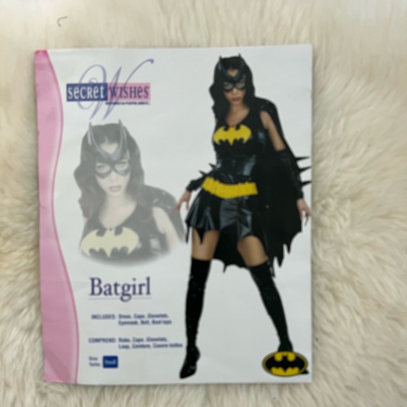 Batgirl costume! Great quality. Mask was repaired but looks good. Size S. - Picture 9 of 12